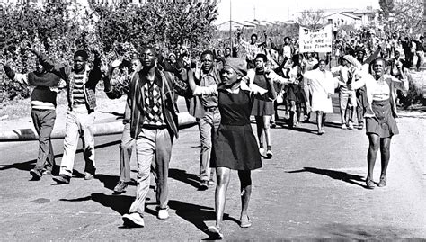  Sowetoupproret - 1976: En kamp mot apartheid och språklig undertryckelse